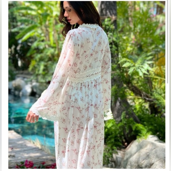 Floral with lace trim kimono Rose Velvet size L - Picture 2 of 9